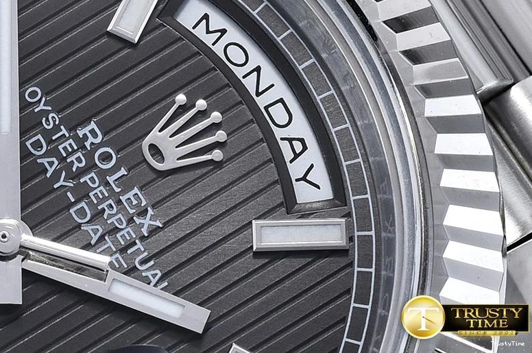 1026 RDD0202B – DayDate 40mm ModernLook 666